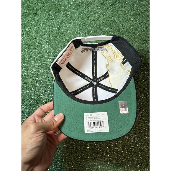 Mitchell & Ness Michigan Wolverines Paintbrush Snapback Hat - Picture 5 of 7